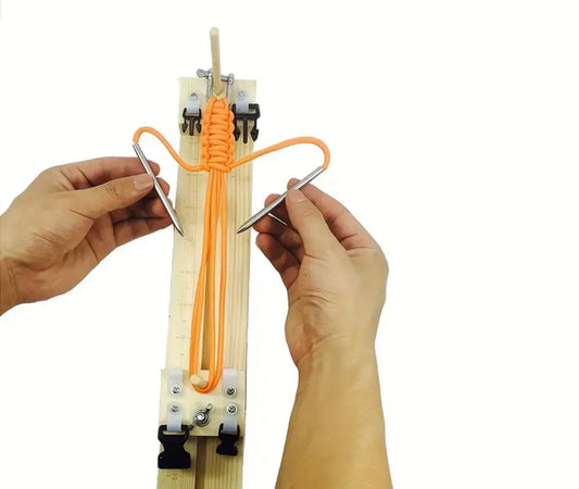 Paracord bracelet jig with adjustable length